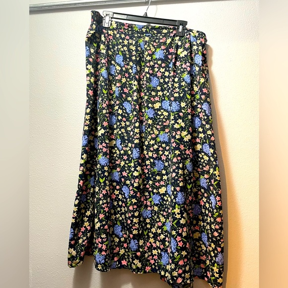 None Dresses & Skirts - Floral vintage looking skirt